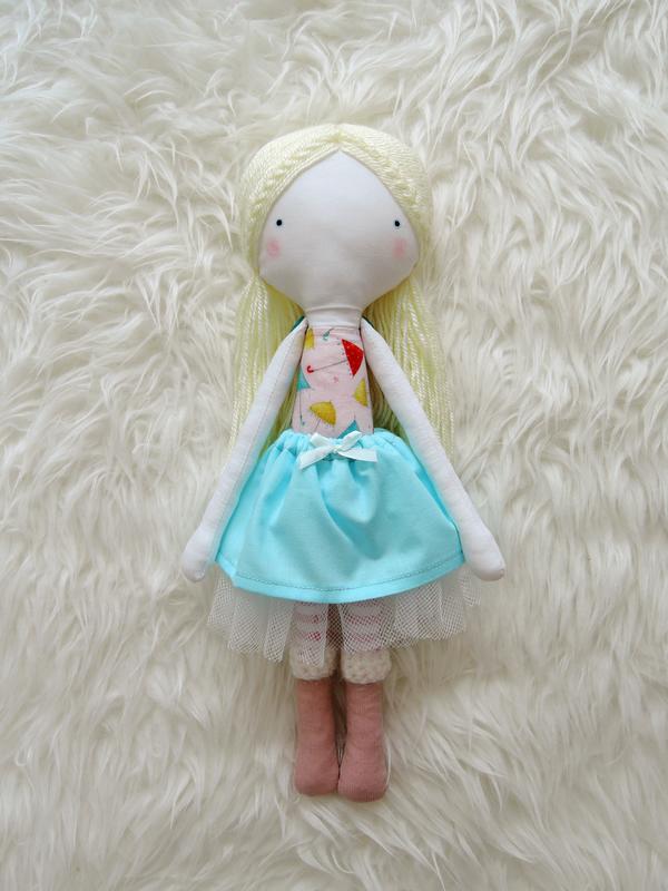Autorská bábika s modrou sukničkou