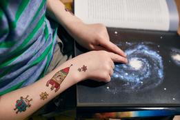 Kresky, dočasné tetovačky - vesmírne thumb