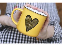 Keramický hrnček - žltý so srdcom thumb