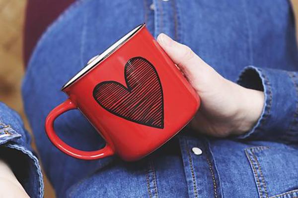 Keramický hrnček - červený so srdcom