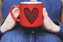 Keramický hrnček - červený so srdcom thumb