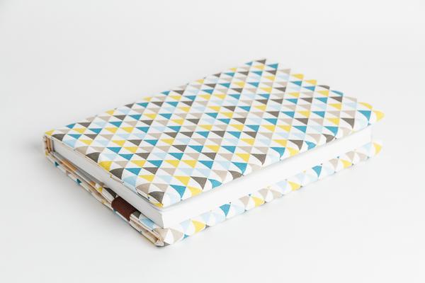 Obal na knihu otvárací - triangles modrý