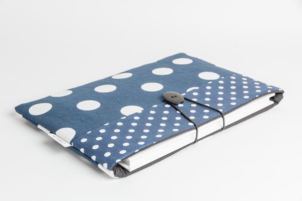 Obal na knihu - modré bodky