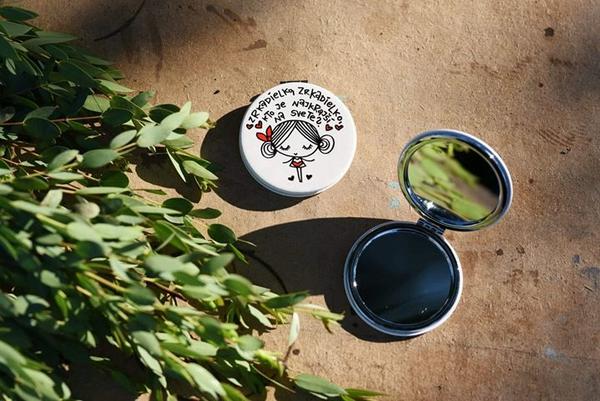 Zrkadlo zatváracie - Zrkadielko, zrkadielko, kto je najkrajší na svete?