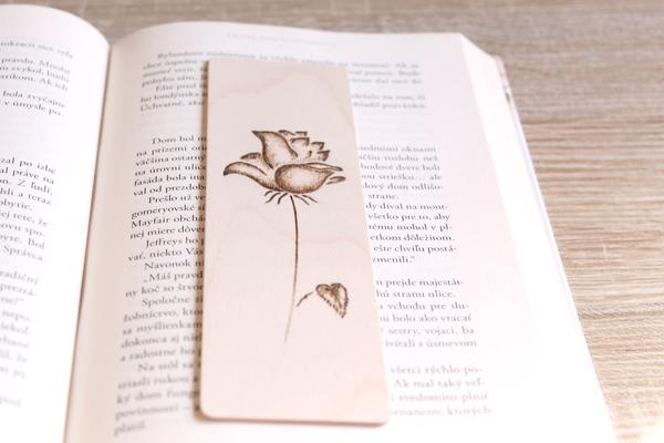 Drevená záložka - ruža