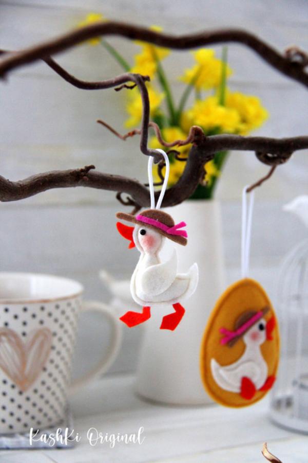 Závesná ozdoba - kačička s klobúkom