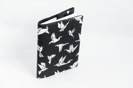 Obal na knihu otvárací - origami na čiernej thumb