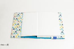 Obal na knihu otvárací - triangles modrý thumb