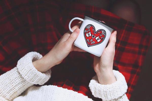 Smaltovaný hrnček - Ľudové srdce