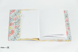 Obal na knihu otvárací - pastelové kvety thumb