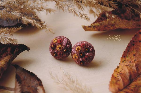 Vyšívané náušnice -  burgundy záhradky (19 mm)