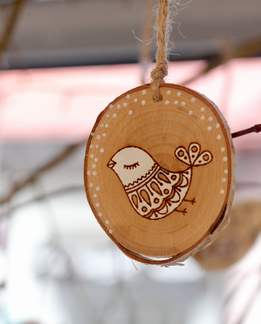 Závesná drevená ozdoba - vajíčko s vtáčikom thumb