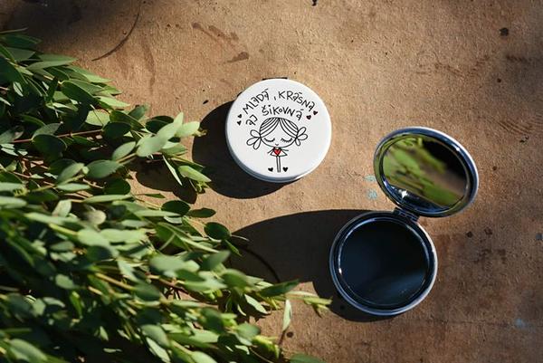 Zrkadlo zatváracie - Mladá, krásna aj šikovná