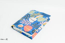 Obal na knihu otvárací - listy na modrom thumb