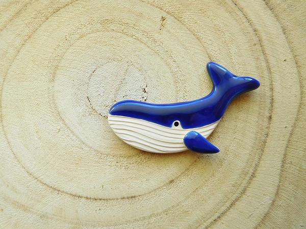 Keramická brošňa - veľryba kráľovská modrá