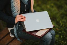 Kožené puzdro na notebook Čičmany bordové MacBook Pro 13