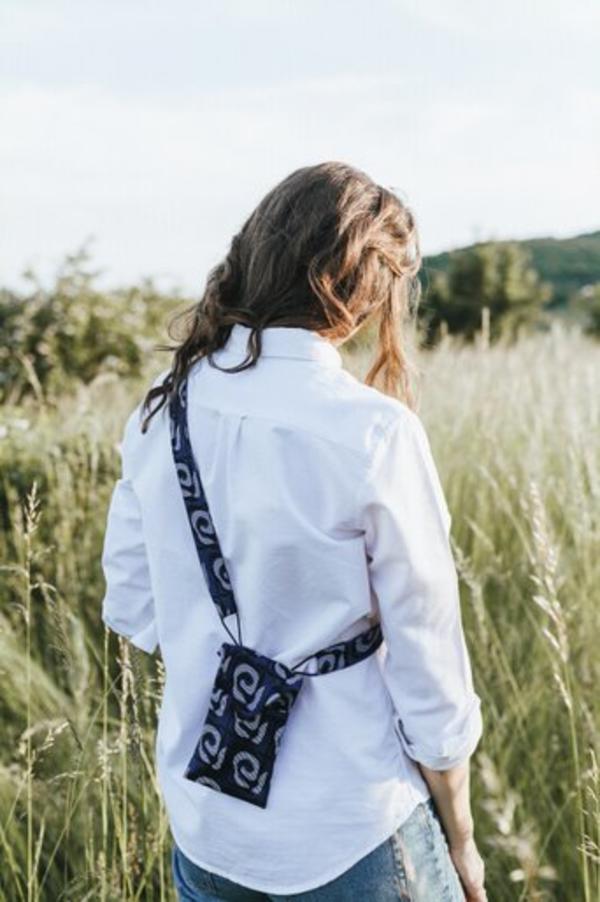 Upcyklovaná cross-body taštička