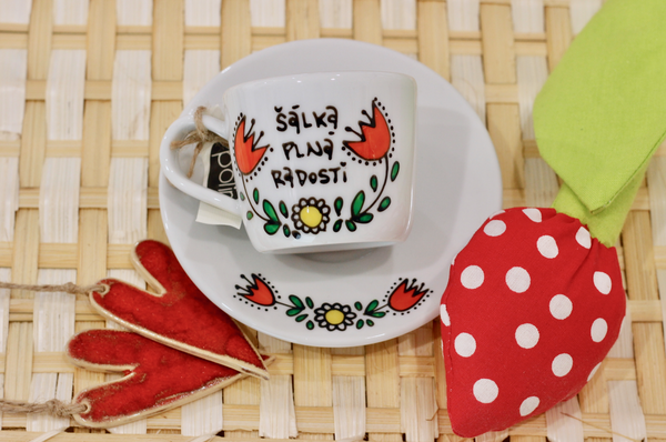 Porcelánová šálka s podšálkou - šálka plná radosti