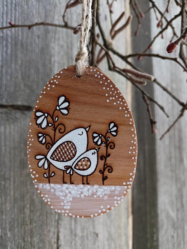 Závesná drevená ozdoba - vajíčko s dvomi vtáčikmi