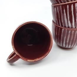 Hrnček s červenými pásikmi thumb