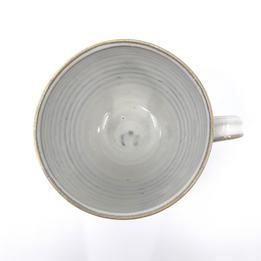 Väčší hrnček s vyrezávanými pásikmi thumb