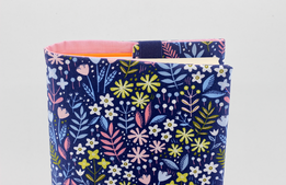 Obal na knihu otvárací - kvety na tmavomodrom thumb