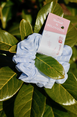 Scrunchie gumička - svetlomodrá s bielym pásikom thumb