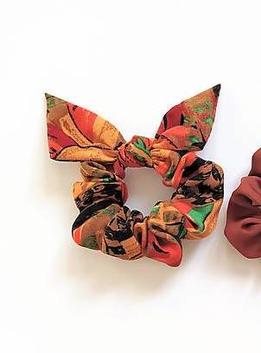 Gumička scrunchie z recyklovaných látok s mašľou