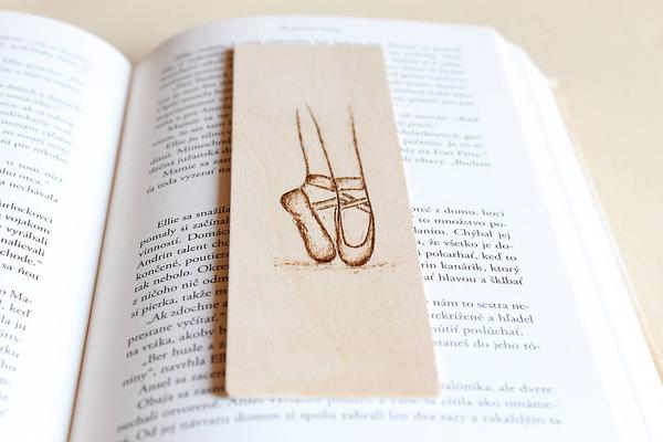 Drevená záložka - baletka