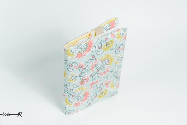 Obal na knihu otvárací - pastelové kvety menší