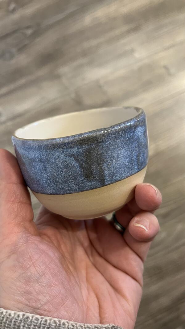 Keramická šálka modrá